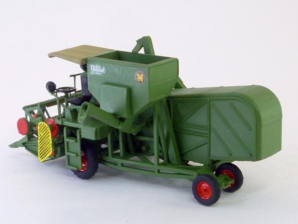 Mädrescher E176 ohne Spreubergung oxidgrün